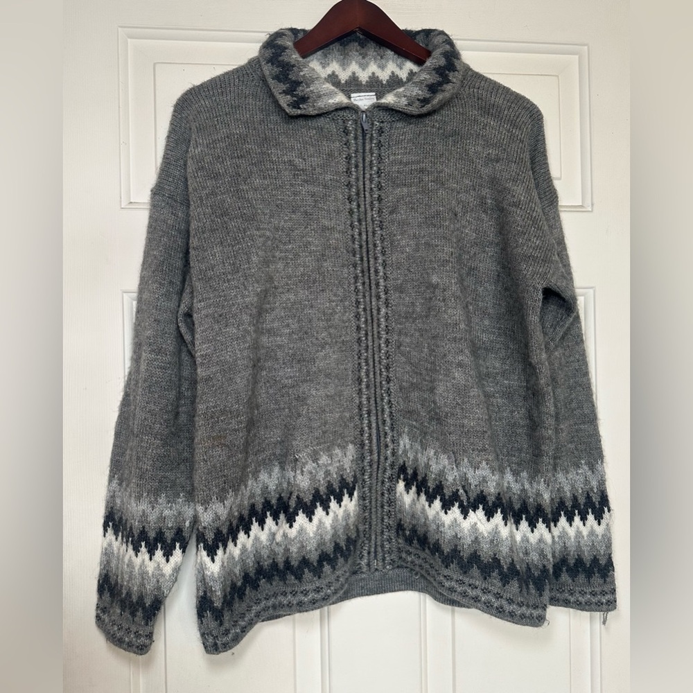Mundos Trading 100%‎ Alpaca Women’s Gray/White Fair Isle Zip Cardigan.
